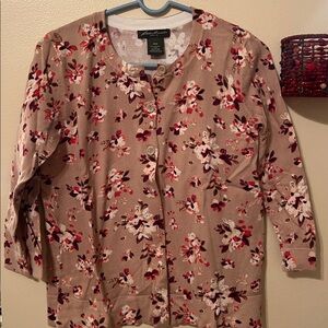 🍀Flower print taupe Cardigan button down quater sleeve size M